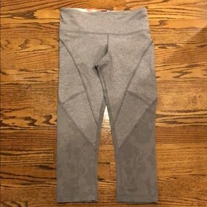 grey lululemon cropped pant